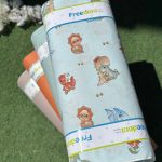 پارچه ملحفه ای عرض 240 مدل بچه دایناسور آبی