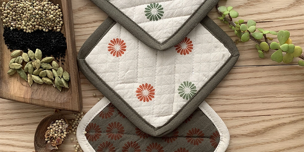 زیر بشقابی پارچه‌ای به عنوان یکی از انواع منسوجات آشپزخانه