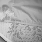 ملحفه کشدار و رو بالشی یک نفره لایکو مدل سفید